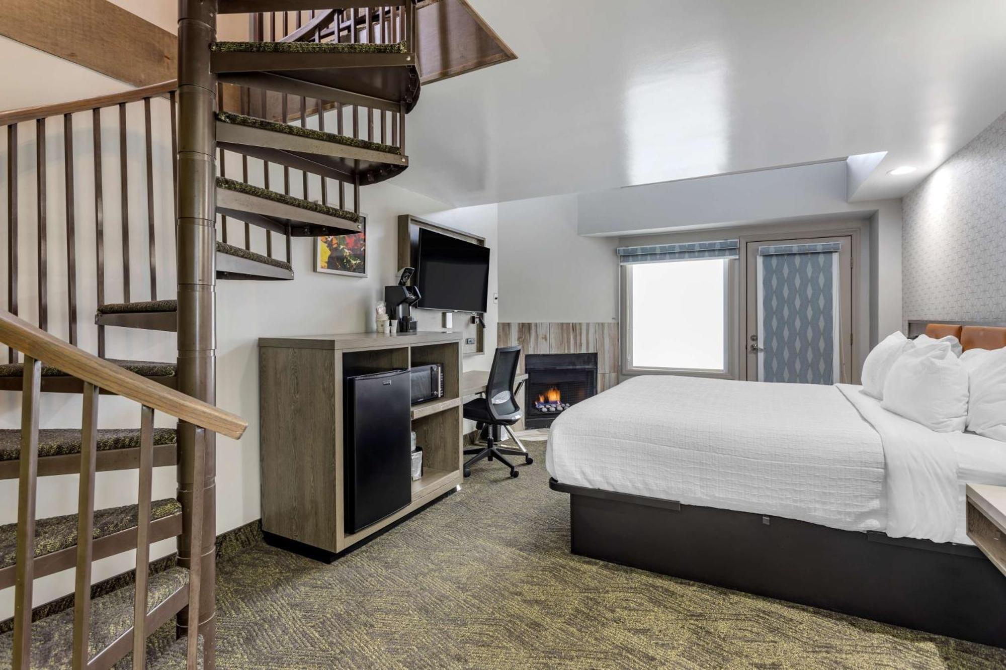 Loft Room with One King and One Queen Bed - Balcony,1281672646:JPEG