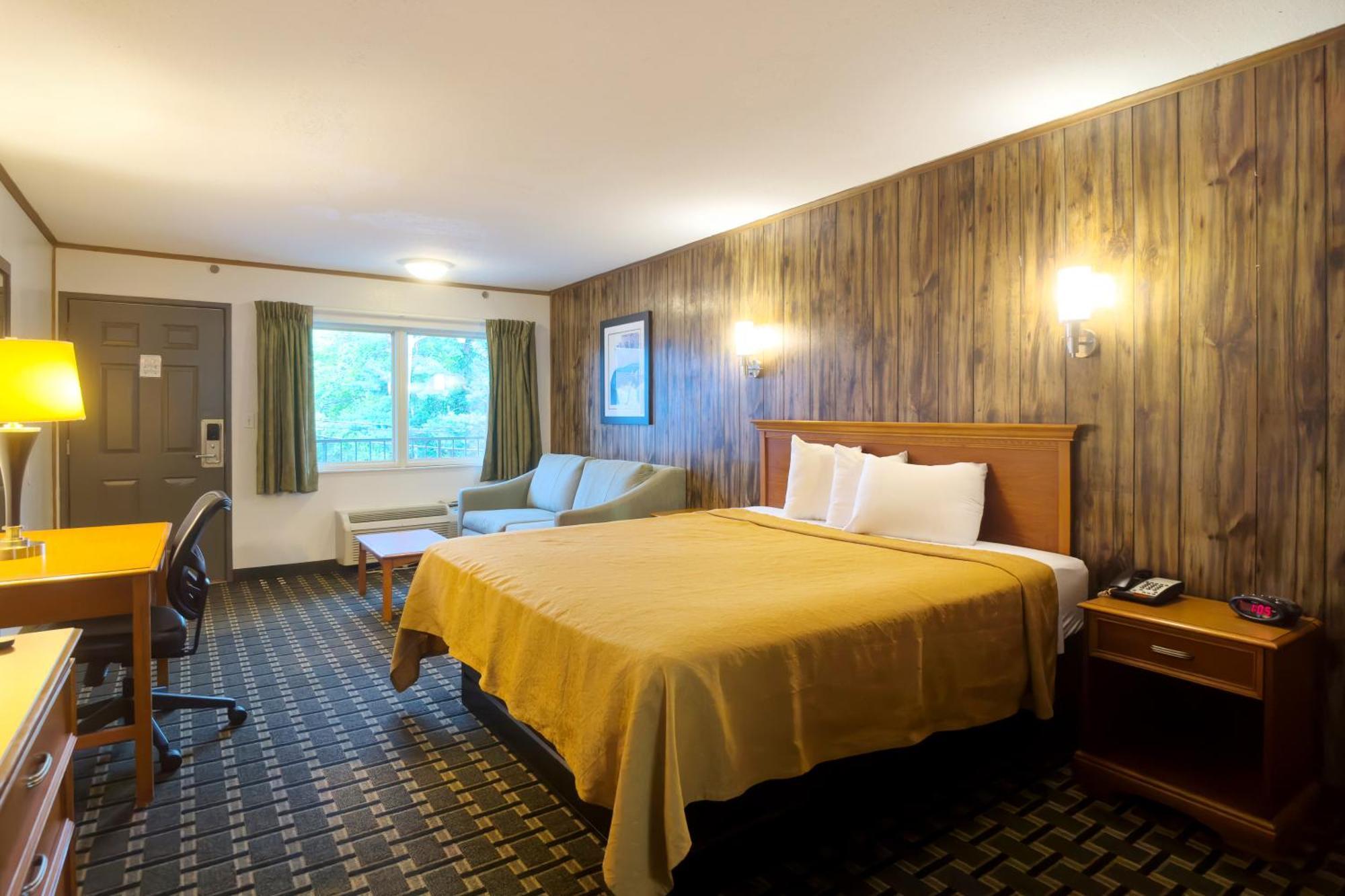 Queen Room - River Front,1731733989:JPEG