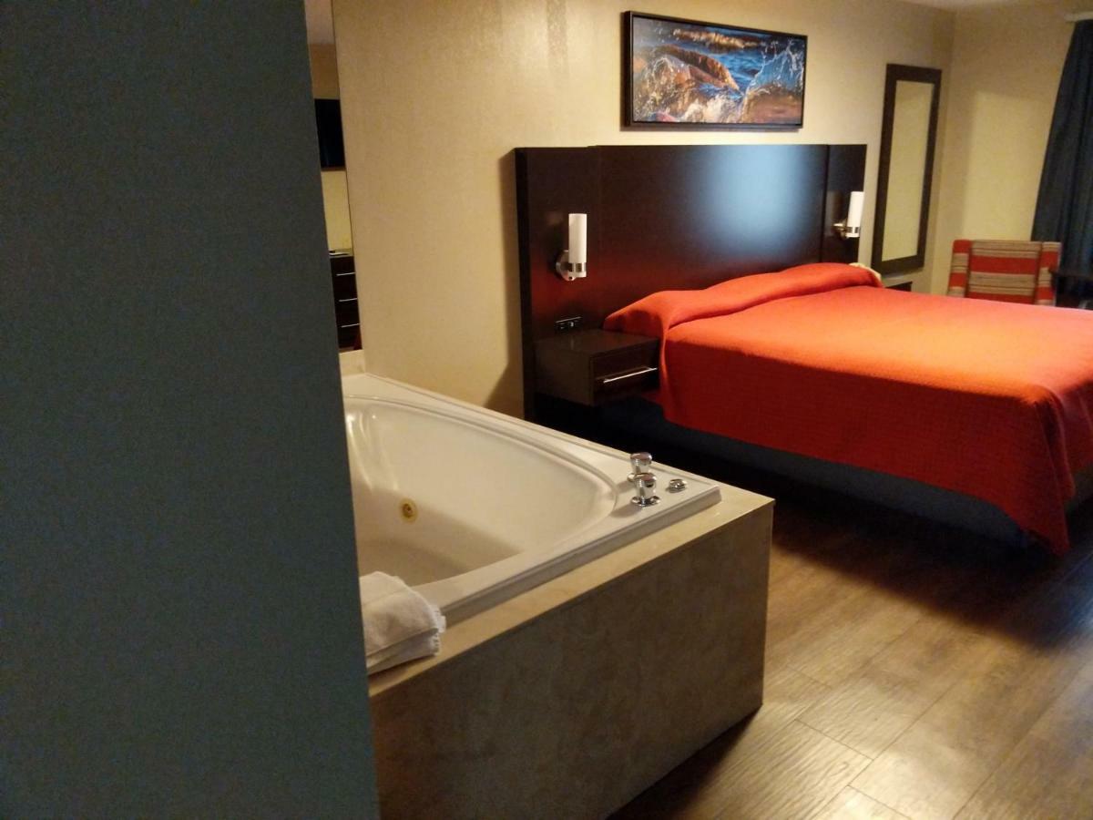 King Suite Spa Bath