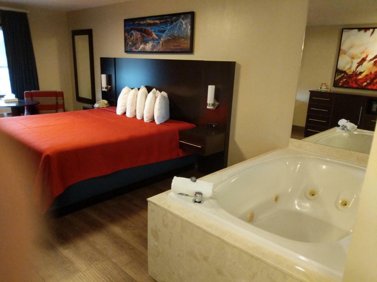 King Suite Spa Bath