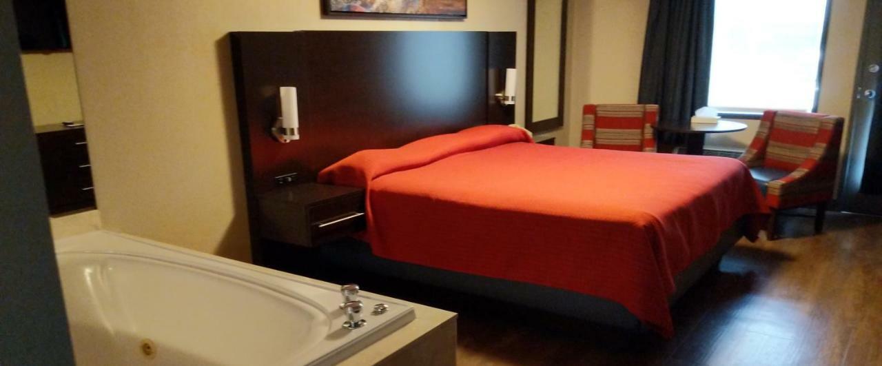King Suite Spa Bath