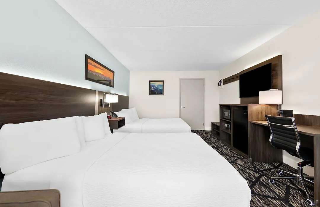 Clarion Inn & Suites Near The Leconte Center Pigeon Forge-1