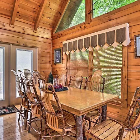 Pigeon Forge Getaway W/ Covered Patio & Hot Tub!-3