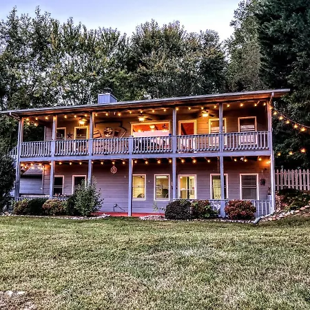 Ole Smoky Bnb - Game Room, Hot Tub, Mtn Views!-3