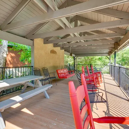 Smoky Mountain Cabin W/ Deck & Hot Tub!-2