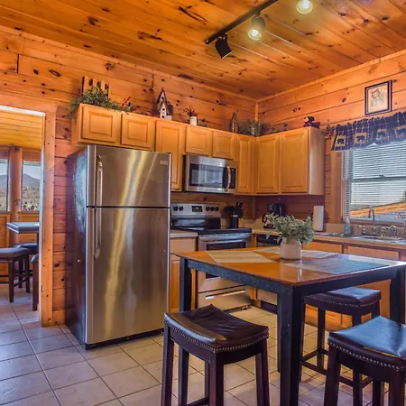 Steps From Pkwy! Hot Tub~Pool Access~Fast Wifi-3