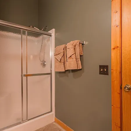 Steps From Pkwy! Hot Tub~Pool Access~Fast Wifi-2